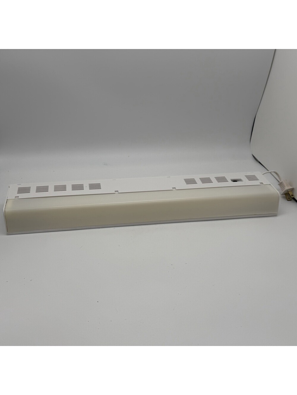 Lights America Portable Under Cabinet Fixture 18” Model 7000 Made in USA 118V